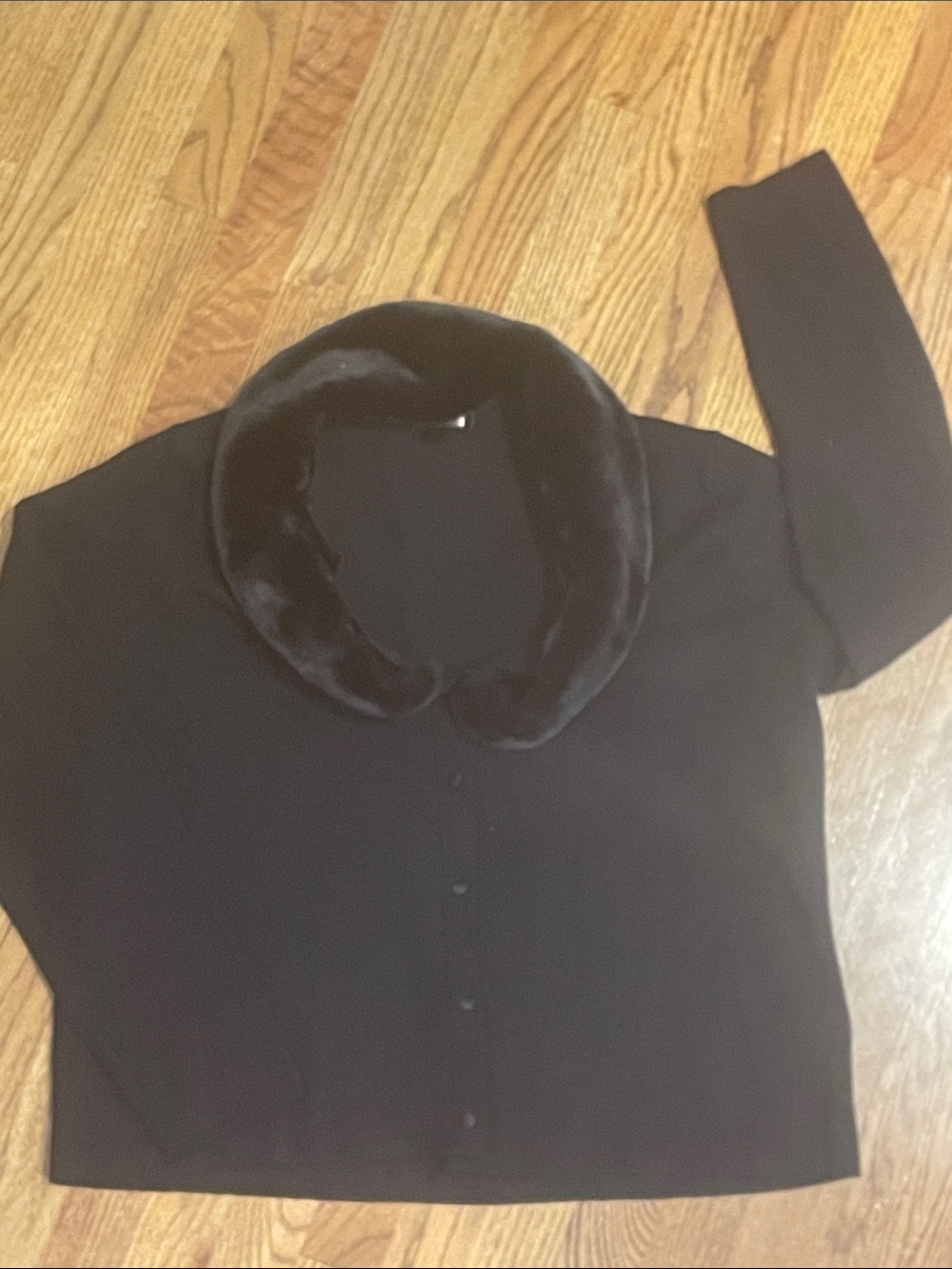 Renaur faux fur collared Black sweater. XL